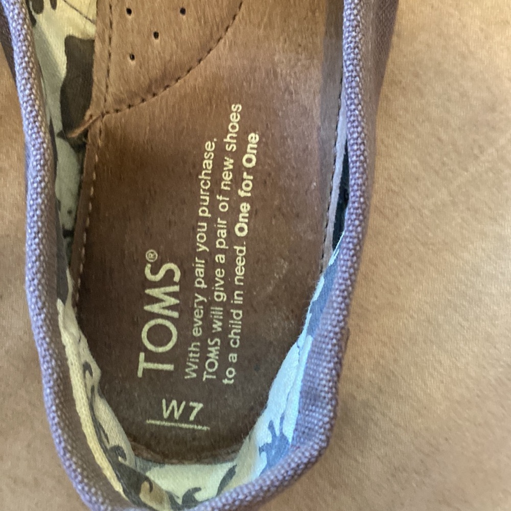Toms (Gray) - Picture 3 of 5